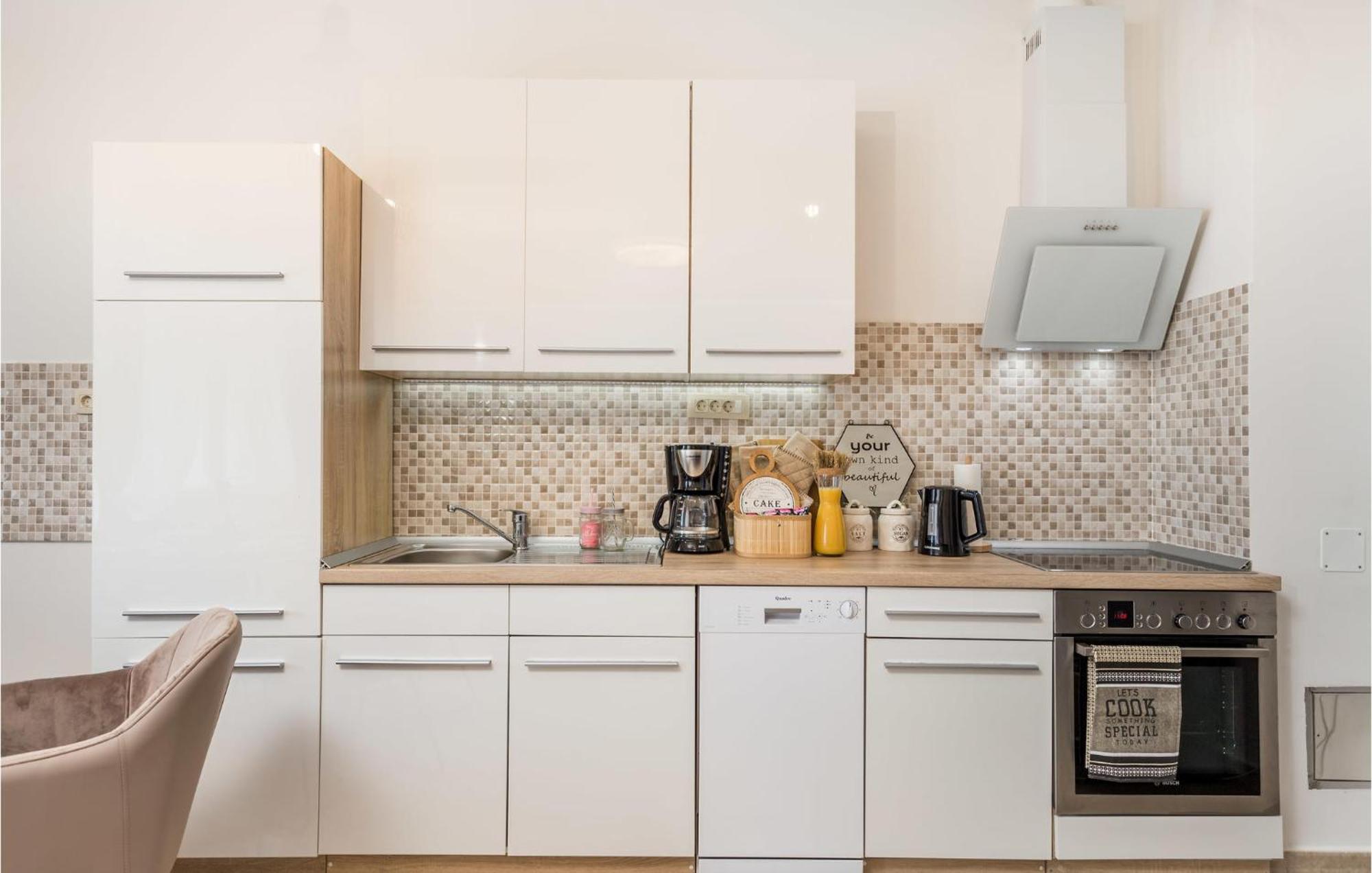 2 Bedroom Amazing Apartment In Rijeka Exterior photo