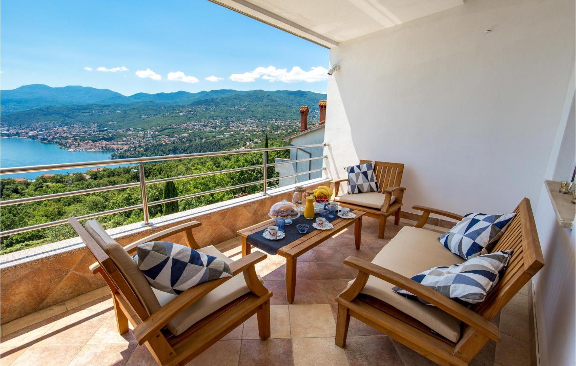 2 Bedroom Amazing Apartment In Rijeka Exterior photo
